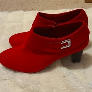 Very cute ankle covering heels